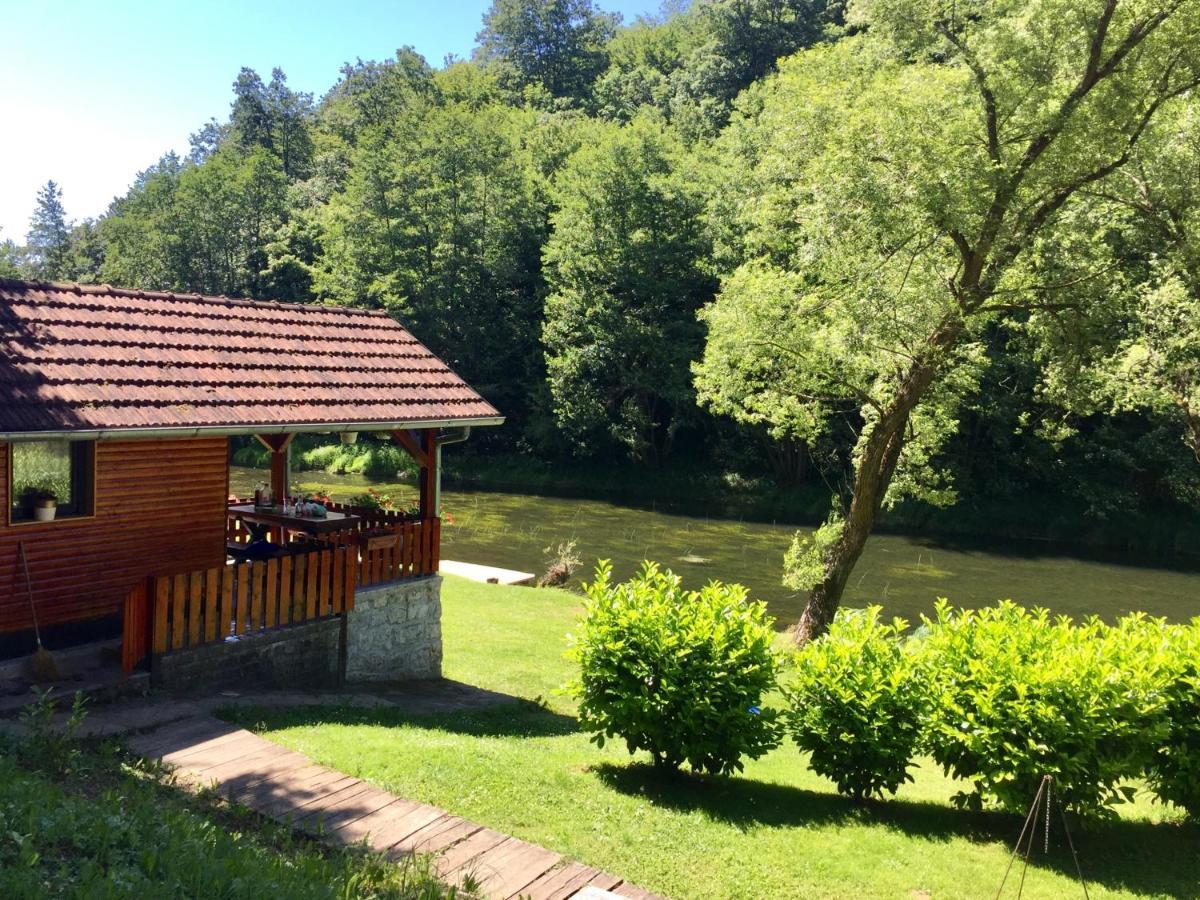 Holiday Home Radocaj Szluin Kültér fotó