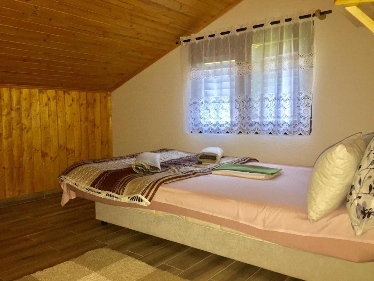 Holiday Home Radocaj Szluin Kültér fotó