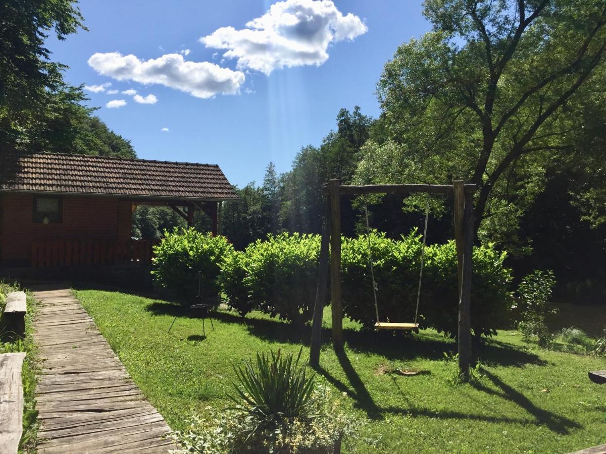 Holiday Home Radocaj Szluin Kültér fotó