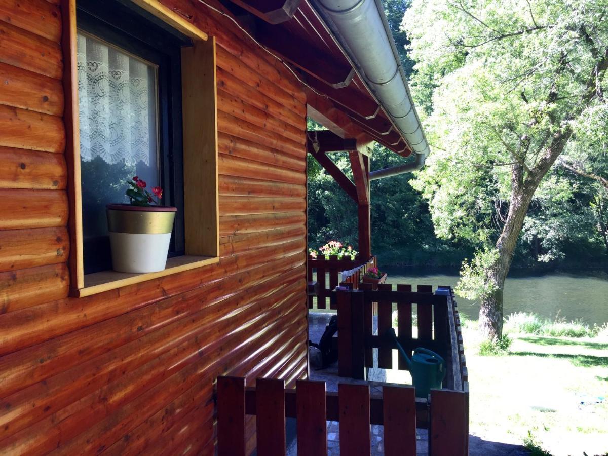 Holiday Home Radocaj Szluin Kültér fotó