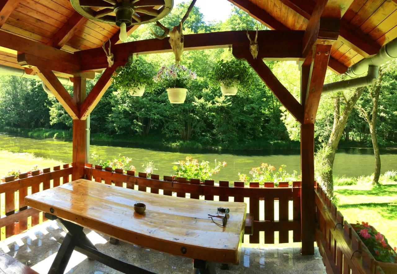 Holiday Home Radocaj Szluin Kültér fotó