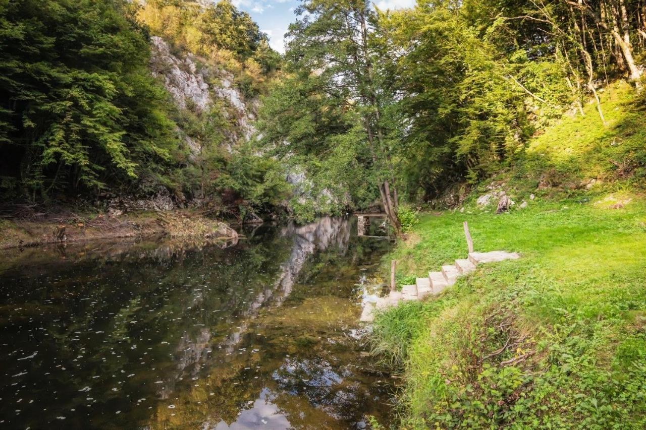 Holiday Home Radocaj Szluin Kültér fotó