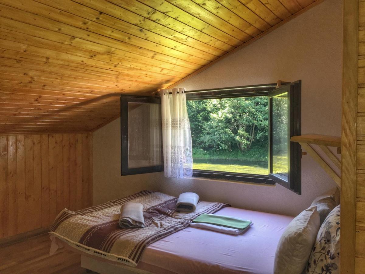 Holiday Home Radocaj Szluin Kültér fotó