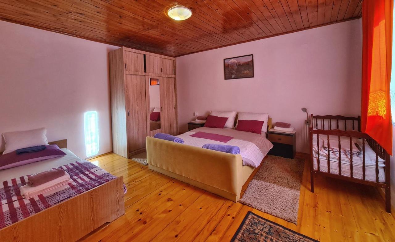 Holiday Home Radocaj Szluin Kültér fotó