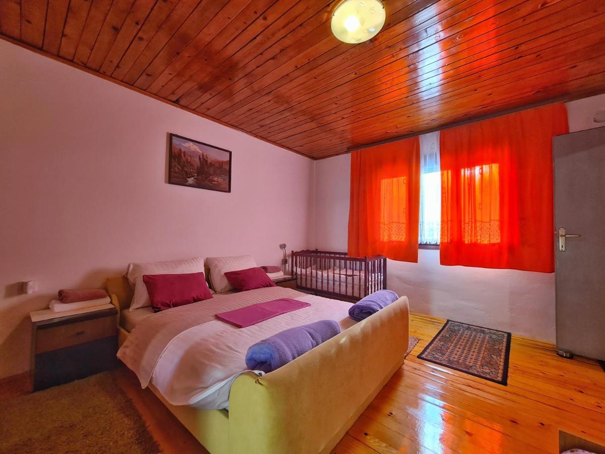 Holiday Home Radocaj Szluin Kültér fotó
