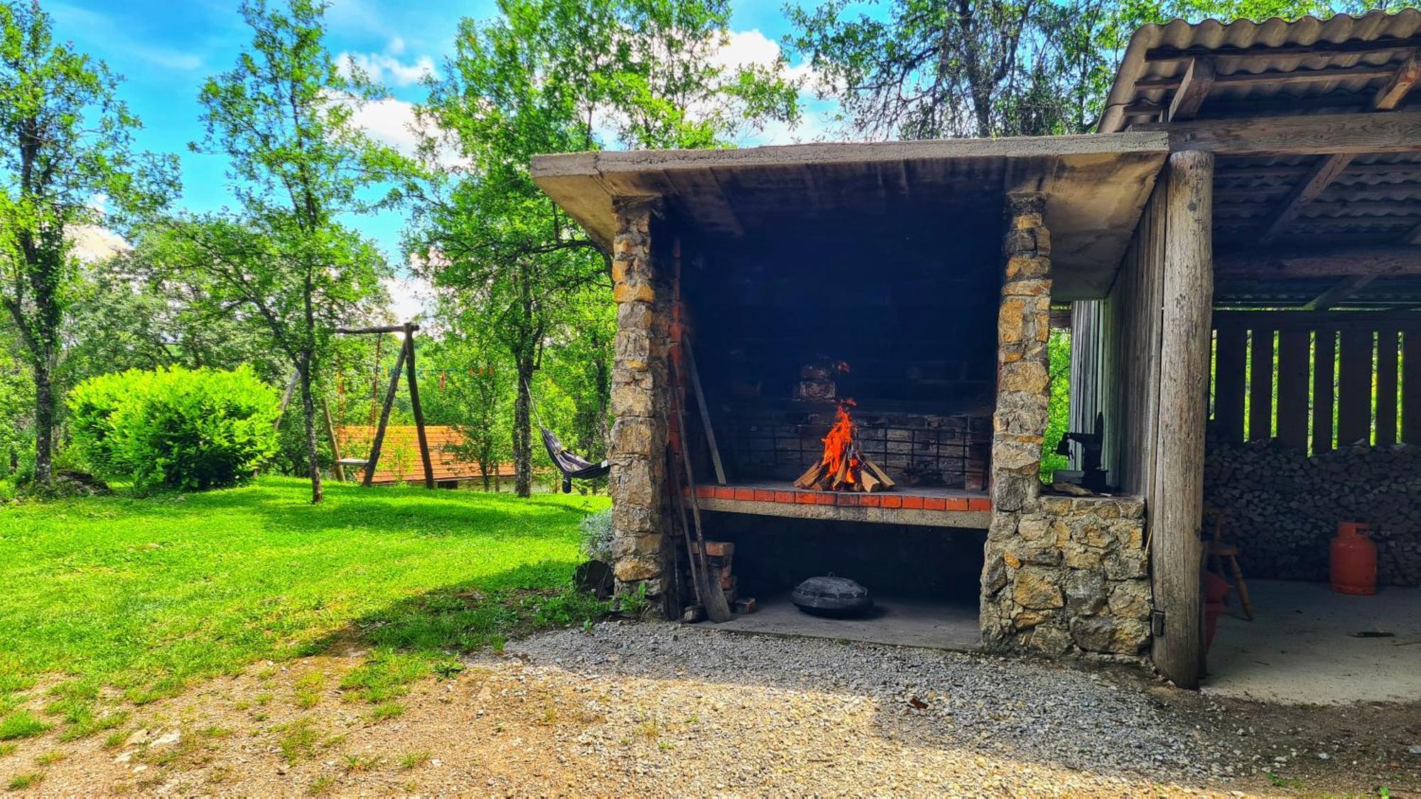 Holiday Home Radocaj Szluin Kültér fotó