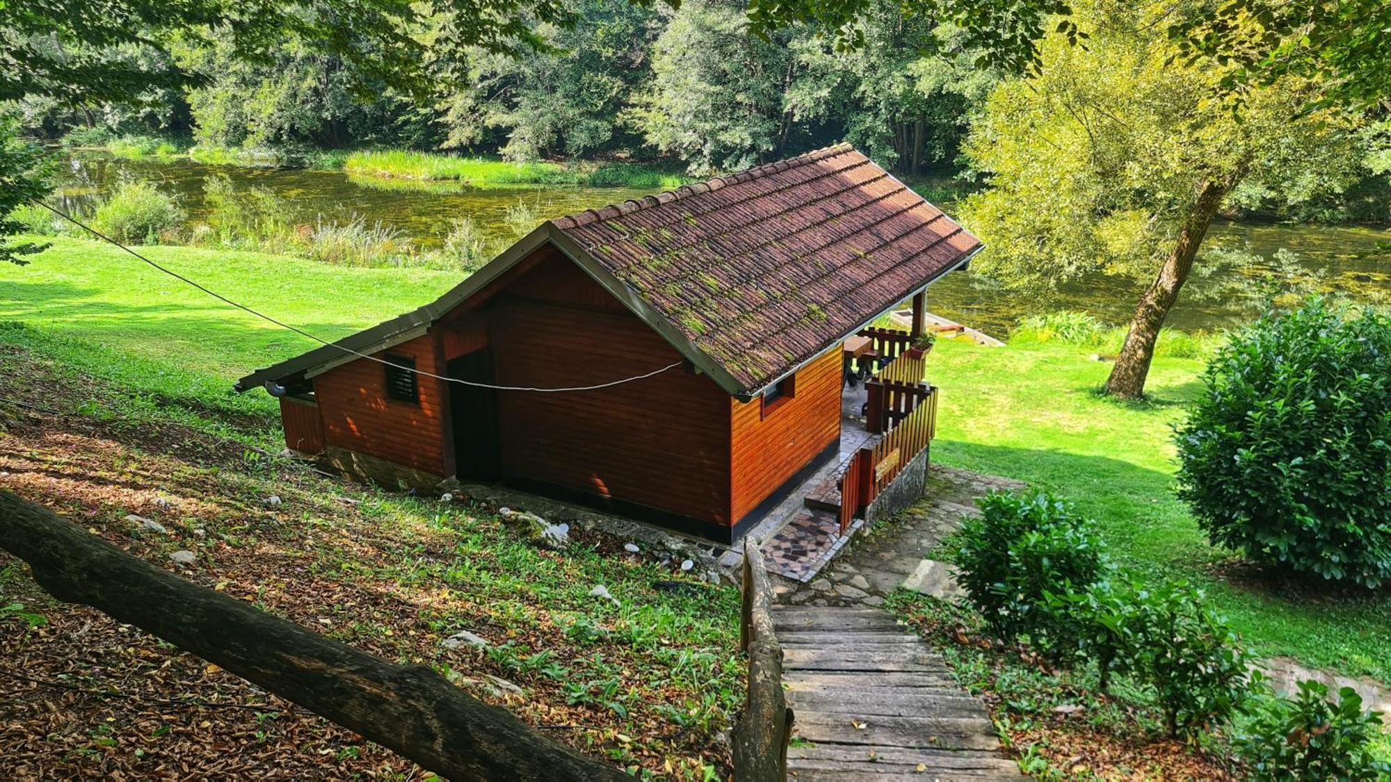 Holiday Home Radocaj Szluin Kültér fotó