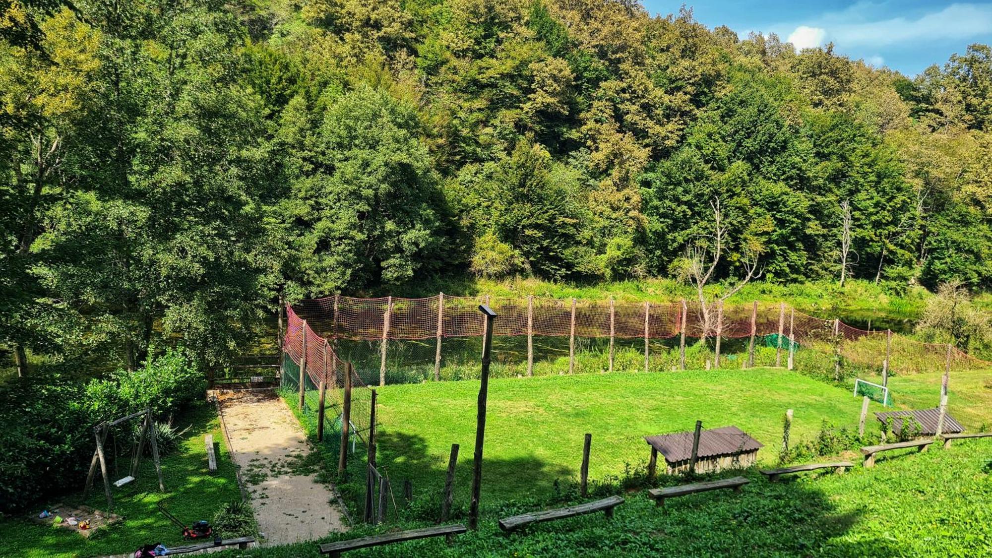 Holiday Home Radocaj Szluin Kültér fotó
