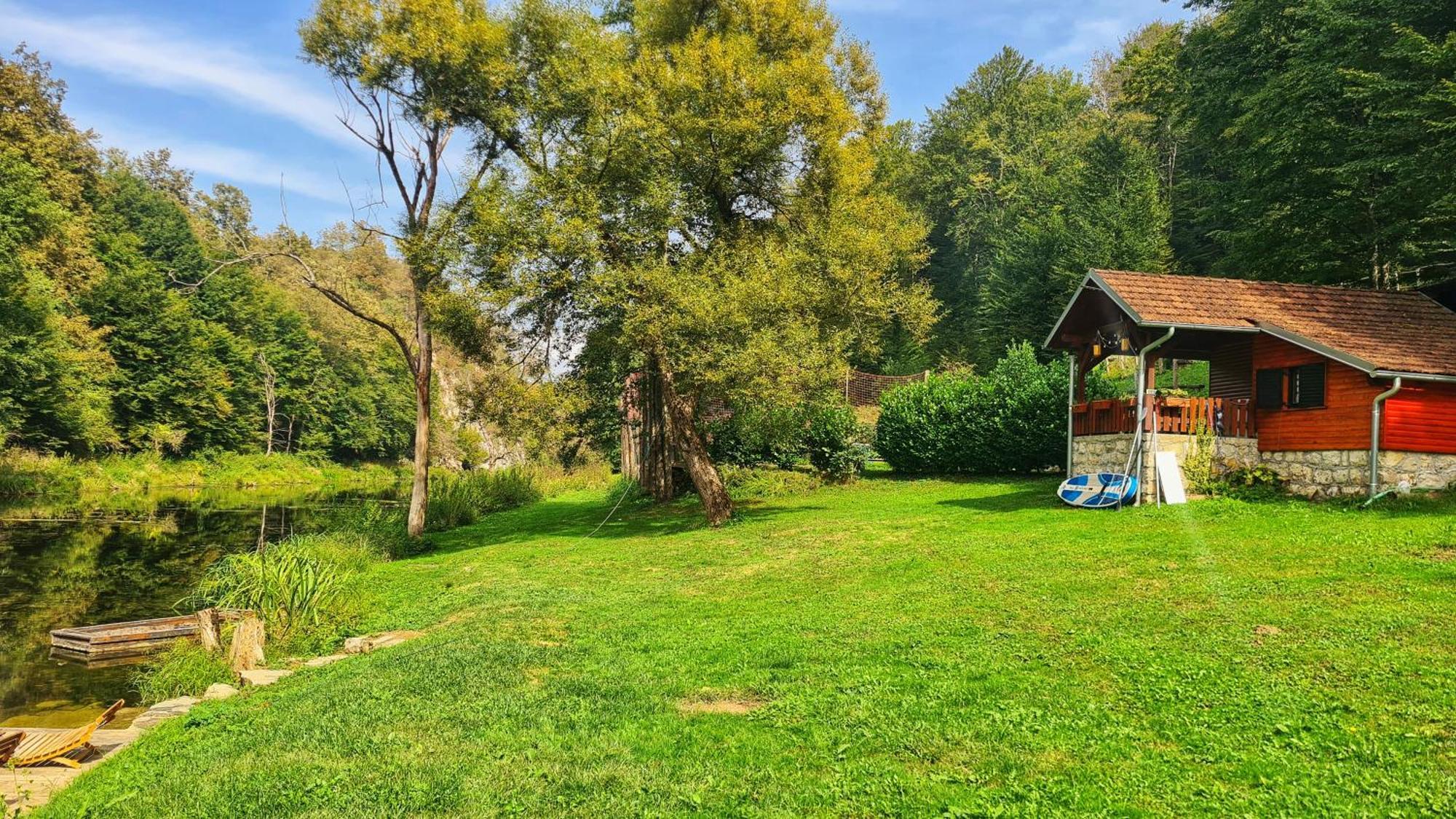 Holiday Home Radocaj Szluin Kültér fotó