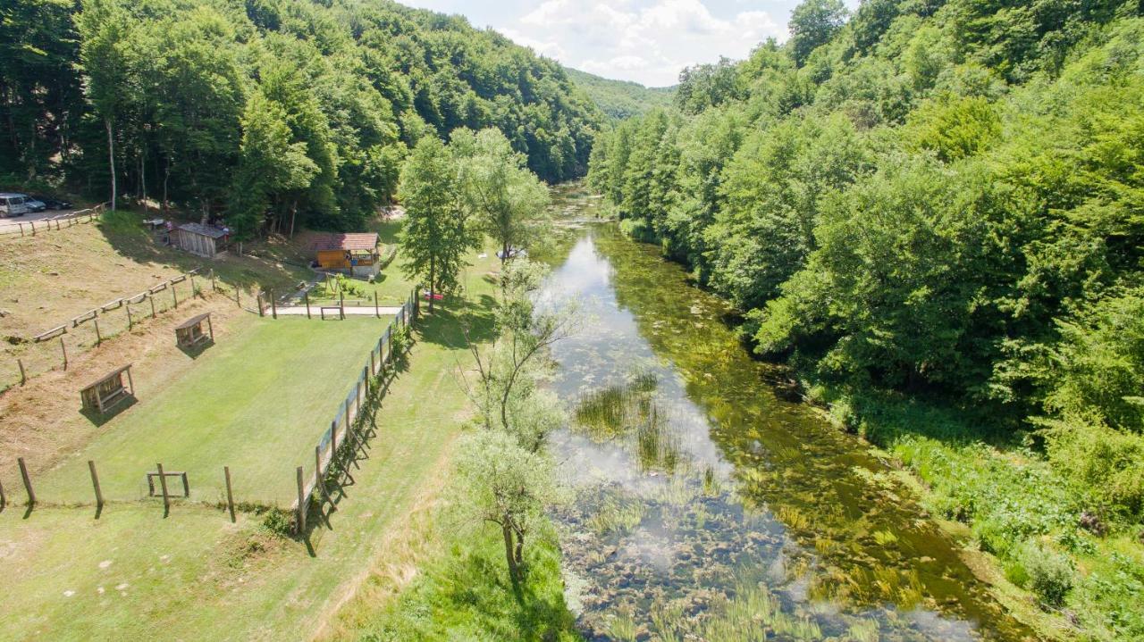 Holiday Home Radocaj Szluin Kültér fotó