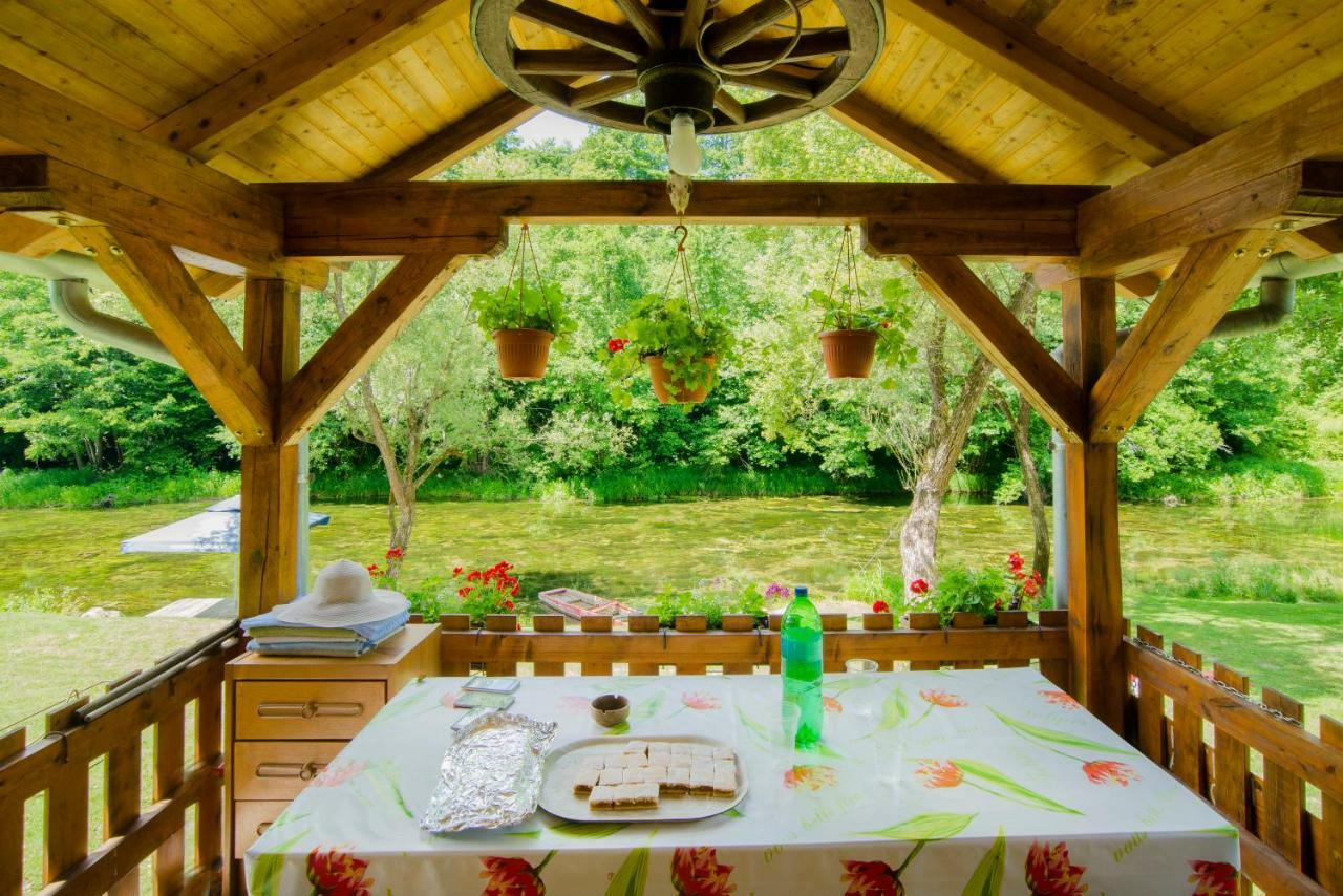 Holiday Home Radocaj Szluin Kültér fotó