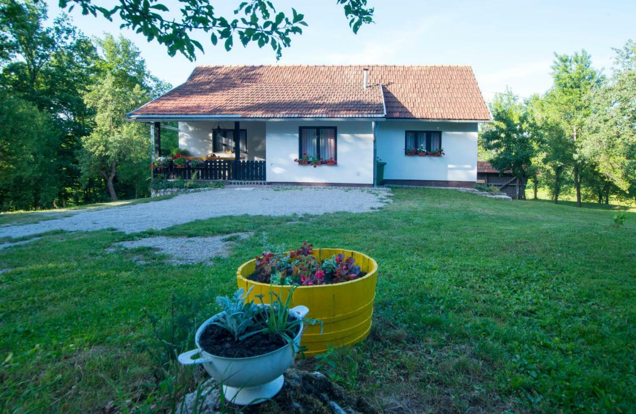 Holiday Home Radocaj Szluin Kültér fotó