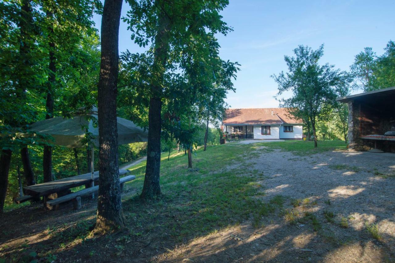 Holiday Home Radocaj Szluin Kültér fotó